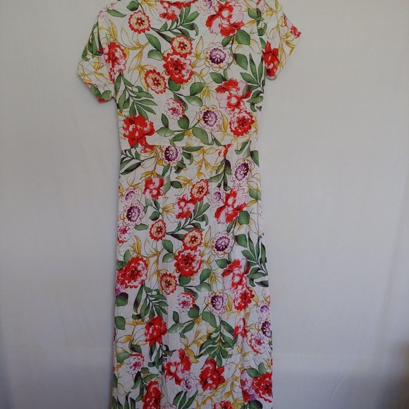 Lulu's floral shrt sleeve wrap dress red, green and white size Medium - Picture 13 of 16